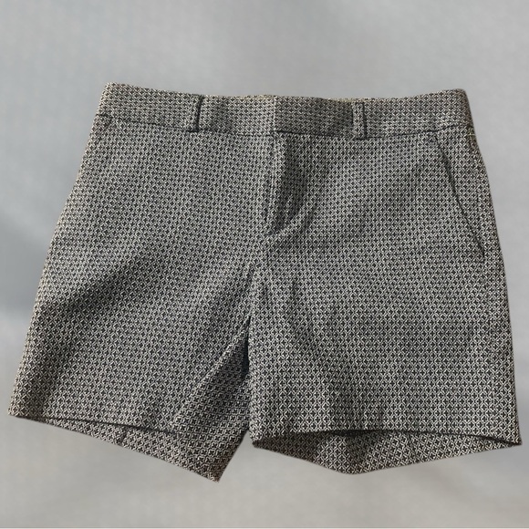 Banana Republic Size 2 Women's Gray Patterned Shorts - Picture 1 of 5